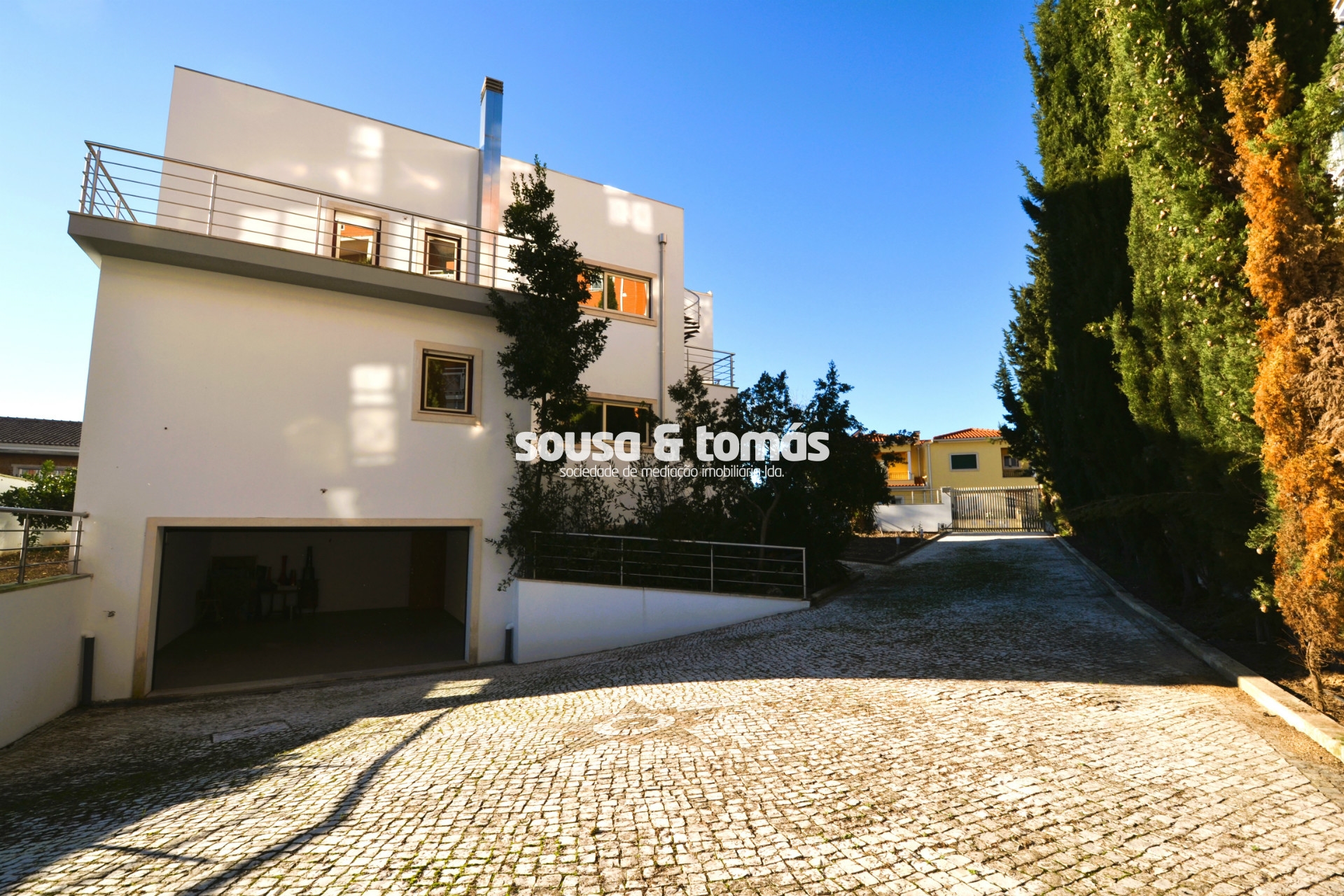 Sousa & Tomás - Imobiliária, Lda