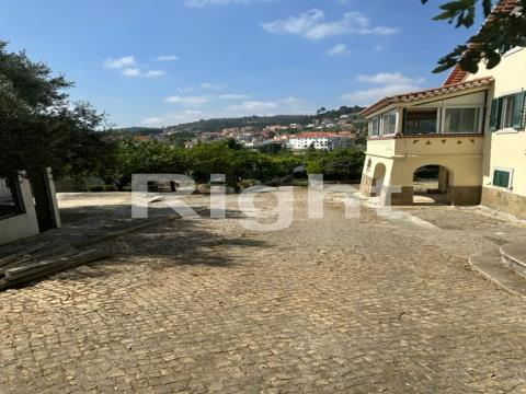 3 bedroom villa with 1.750m2 plot in the noble area of Venda do Pinheiro