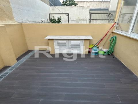 Apartamento T2 totalmente reabilitado com terraço na Pontinha