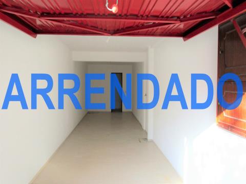 Garage to rent in Oeiras