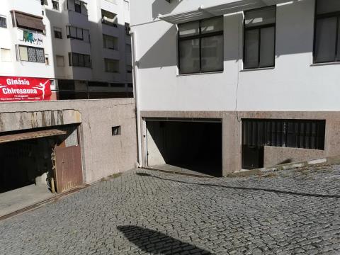 Garagem com 20m2 para venda junto à ESE em Castelo Branco