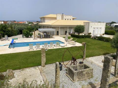 Fantastic 5-bedroom villa with swimming pool, located in the village of Alcains