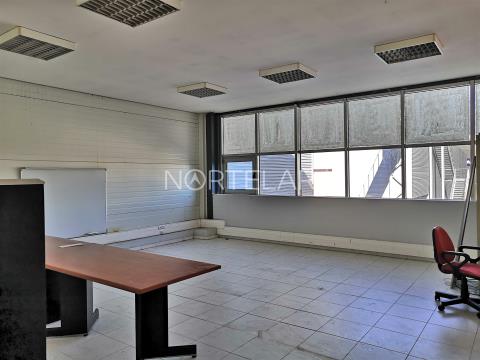 Pavilion/warehouse/offices in the Business Center of Maia for sale