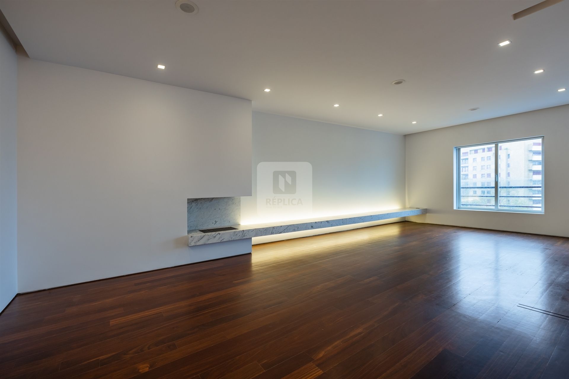 Apartamento T5 Duplex com Varanda e Box para 3 carros ao Pinheiro Manso