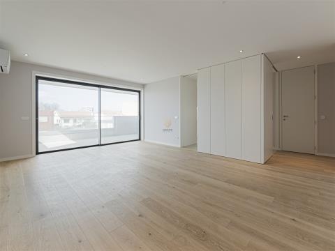 3 Bedrooms apartment in a luxury private condominium, for sale in Leça da Palmeira, Porto