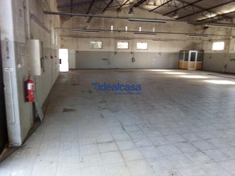 Vende armazém industrial em Arganil