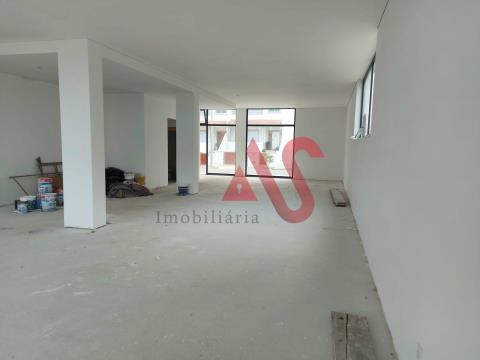Nouveau magasin de 141 m2 à Landim, Vila Nova de Famalicão
