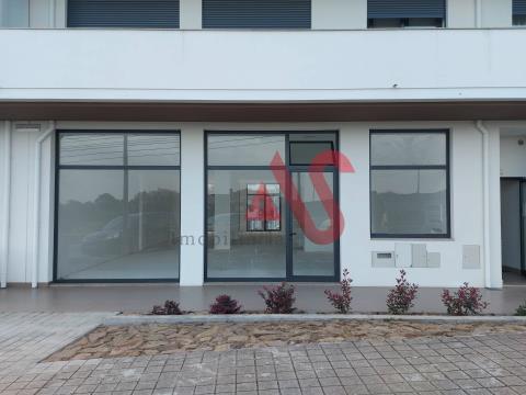 New shop with 132.40 m2 in Landim, Vila Nova de Famalicão