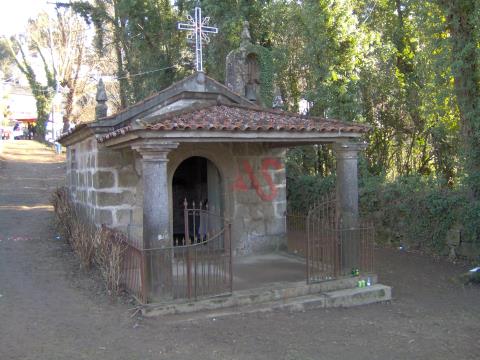 Ferme avec chapelle à restaurer à Serzedo, Guimarães