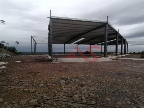 Terrain clos de 2659m2, situé dans la zone industrielle de Rebordosa, Paredes.