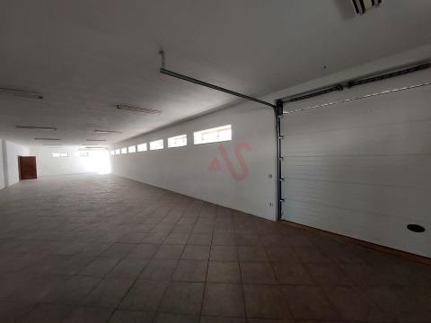 Commercial store in Carvalhosa, Paços de Ferreira
