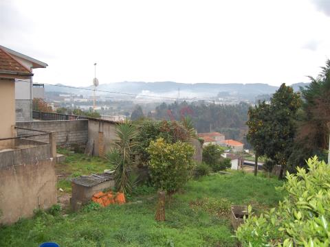 Lote de terreno com 724m2 em Lordelo, Guimarães