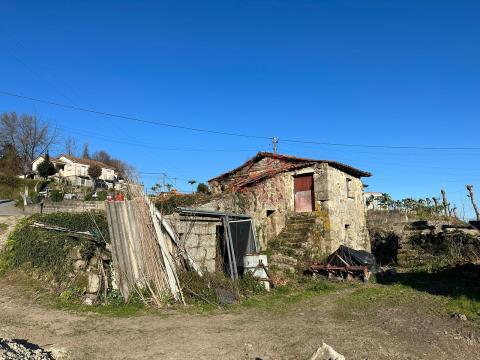 Villa de 2 dormitorios para restauración en São Faustino, Guimarães