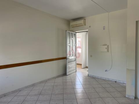 Office for rent in the center of Vizela with 23.40 m2