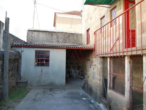 House 4 Bedrooms for Restoration in Vila das Aves, Santo Tirso