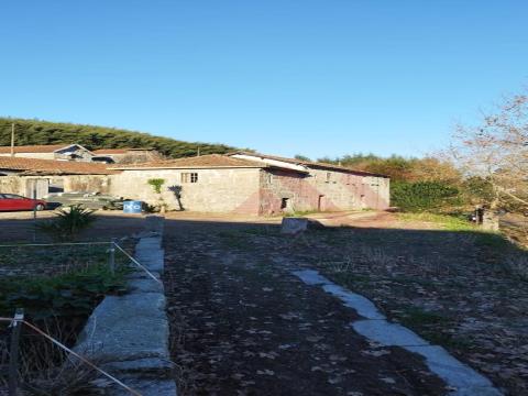 Ancienne ferme à rénover avec 23 506m2 à Pedreira, Felgueiras.