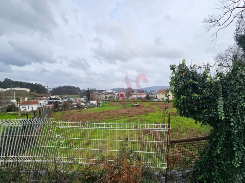 Terreno para construção com 8.300m2 em Lordelo, Guimarães
