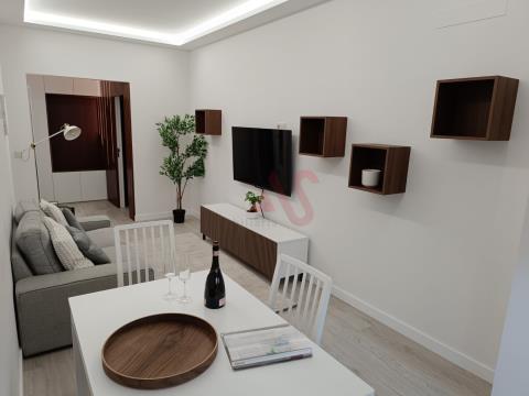 Apartamento renovado de 2 dormitorios a 5 minutos del mercado de Bolhão en Oporto