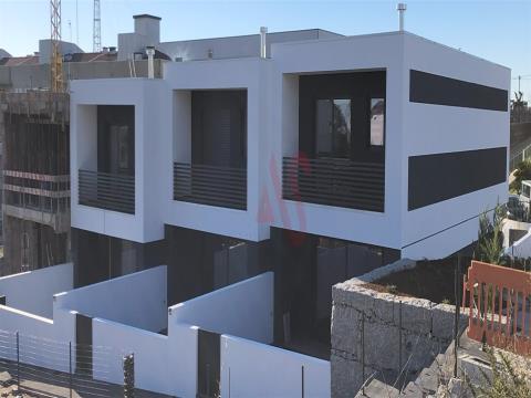 Moradia T3 em Banda em construção em Idães, Felgueiras