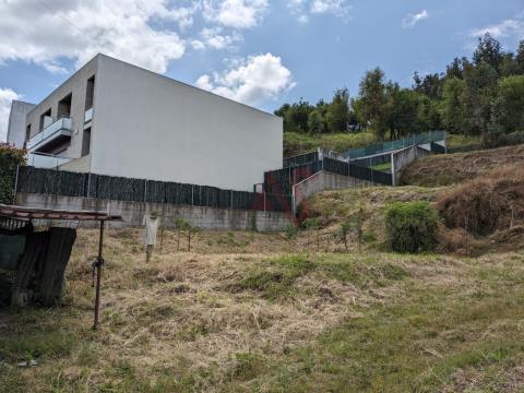 Terreno para construção com 677m2 em Mascotelos, Guimarães