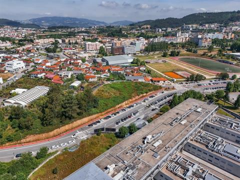 Land for construction with 3,912.20 m2 in the center of Felgueiras