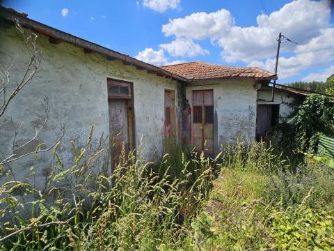 2 bedroom villa for total restoration in Roriz, Santo Tirso