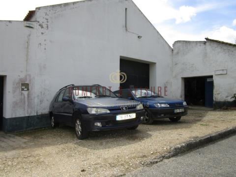 Warehouse for rent located in central area in Bombarral, Leiria