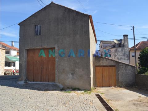 ANG897 - Maison de 2 chambres à Vendre à Figueiró dos Vinhos