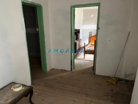 ANG1021 - Maison de 2 Chambres à Restaurer, à Caldelas, Caranguejeira