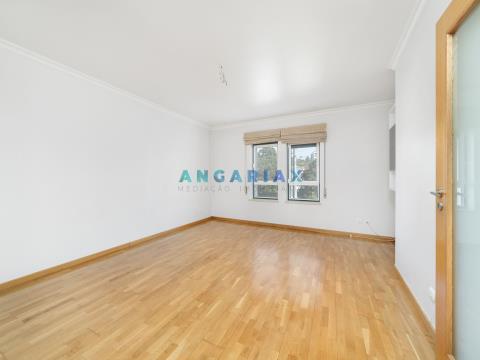 ANG1031 - Apartamento T2 para Venda em Leiria
