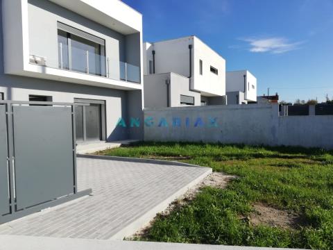 ANG1046 - 4 Bedroom House for Sale in Leiria