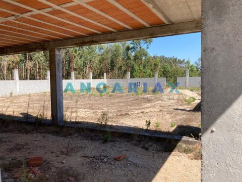 ANG527 - Terreno com armazém em construção para Venda no Carriço, Pombal