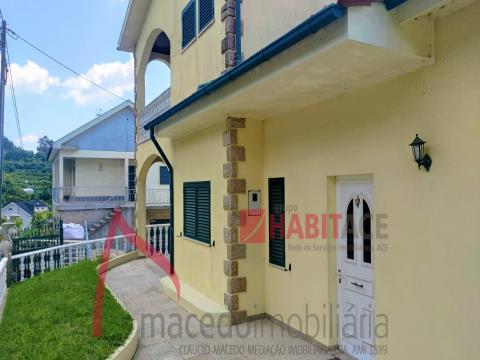 Detached T6 house for sale in Vade, Vila Verde  This house consists of a T0, T2 and T3, all with an 