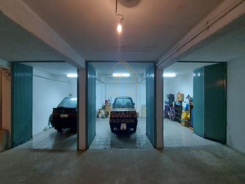 Garagem tripla c/ 52 m2 - Alto do Forno, Buarcos.