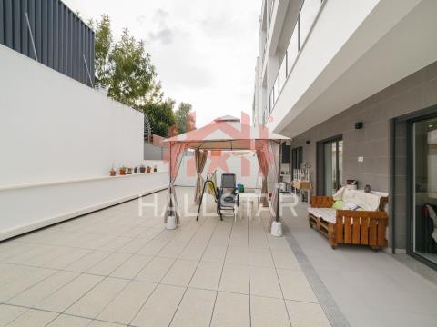 3 Bedroom Apartment / Semi New / Terrace with Barbecue / Cruz da Areia