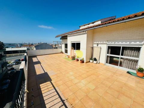 3 bedroom penthouse with incredible terrace!