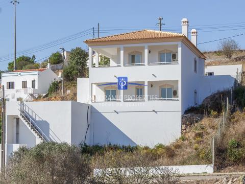 Modern well maintained 4 bedroom villa with pool in tranquil hamlet in the West Algarve