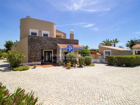 Beautifully-appointed 3 bedroom villa near Porches