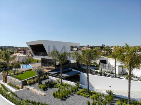 Luxe villa met 3 slaapkamers en zwembad in Porto de Mós, Lagos