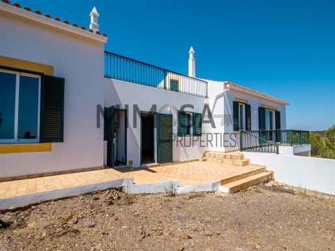 Charmant traditioneel huis met zwembad, gelegen in een rustig dorpje in het hart van de Algarve.
