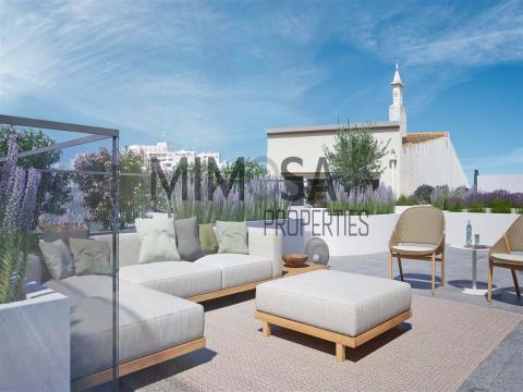 Unique villa with pool in the historic center of Lagos: Spacious and with a green terrace.