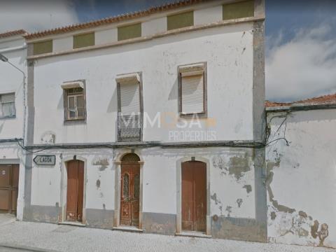 Traditionelles Haus in Ferragudo mit ARU: Rehabilitationsmöglichkeit.