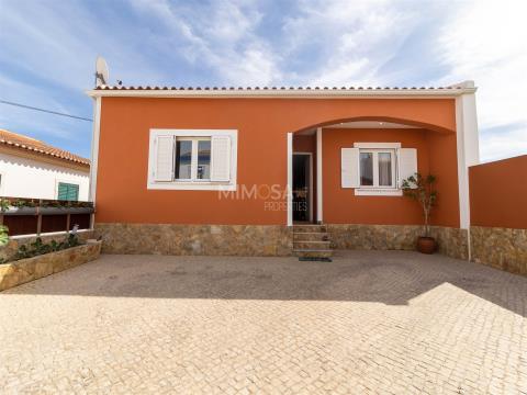 Renovated villa with 3 bedrooms and 2 apartments in Bensafrim