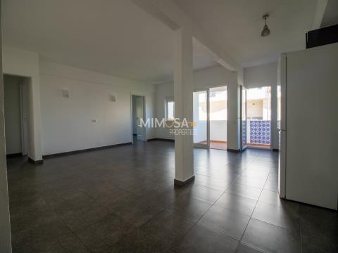 Renovated 3 bedroom apartment with sea view, close to the historic center of Lagos