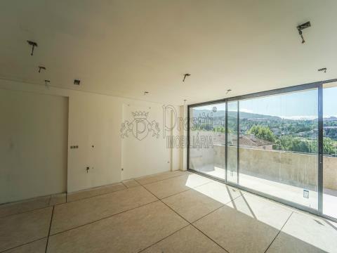 2 bedroom apartment with views over Penha