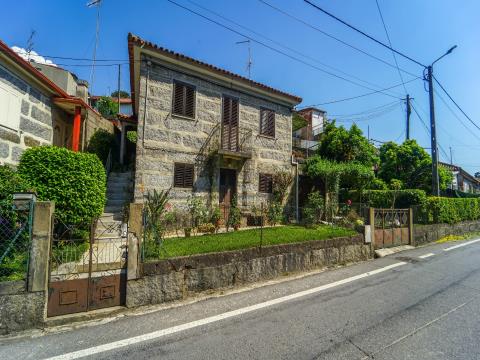 Casa de piedra de 3 dormitorios en Creixomil, Guimarães
