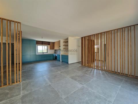 Haus T3 - Neu - Dachterrasse mit 102 m2 - Mediterraner Garten - Rasmalho - Portimão - Algarve
