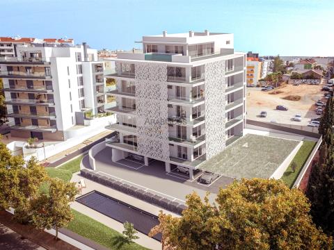 Appartamento T2 - Piscina - Ampio balcone - Ripostiglio - 2 posti auto - Portimão - Algarve