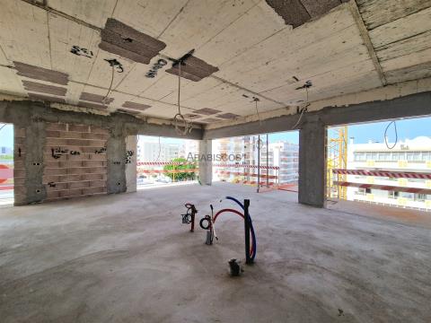 Apartament T3 - Swimming pool - Large balcony - Storage room - 2 parking spaces - Portimão - Algarv