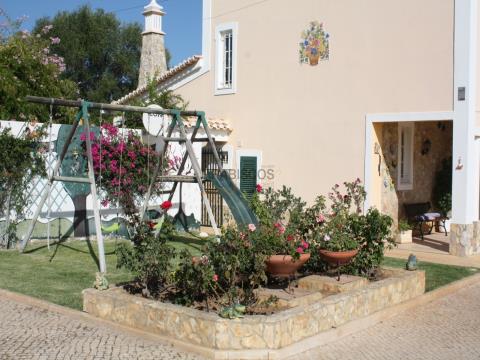 4 bedroom villa - annual rental - swimming pool - garden - barbecue - Albufeira